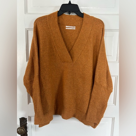 Anthropologie Sweaters - Anthropologie Warm Brown Oversized V-Neck Sweater. Size Medium